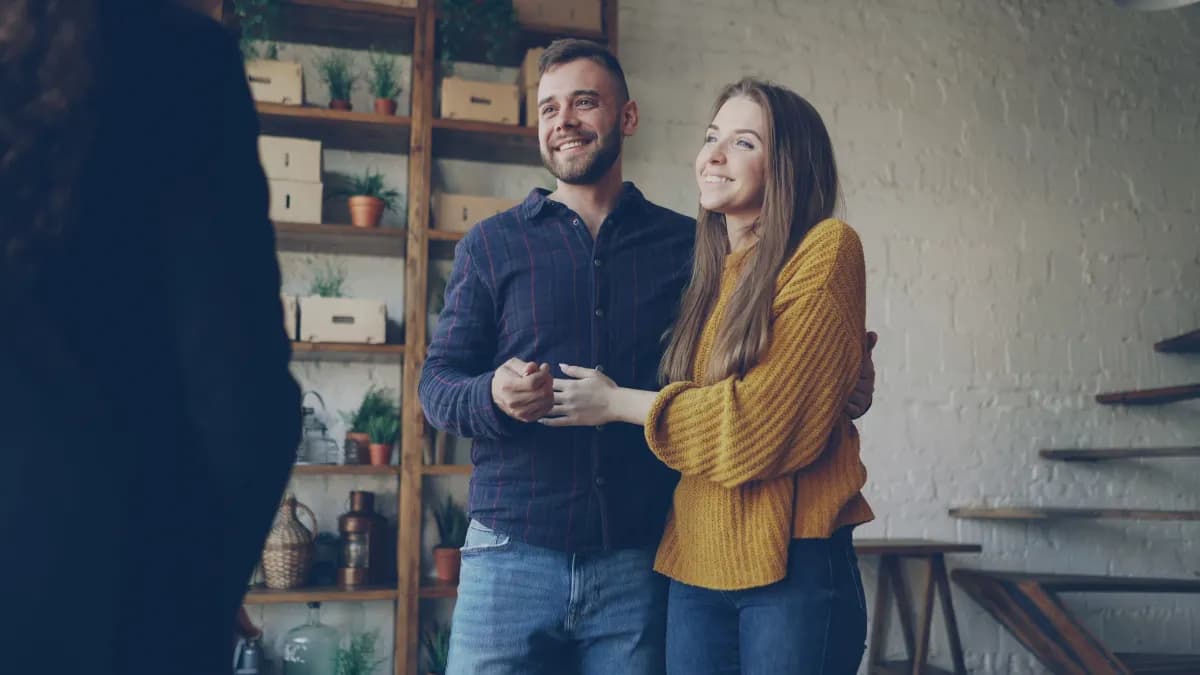 Locataires heureux dans leur appartement géré par GCI Le Pré